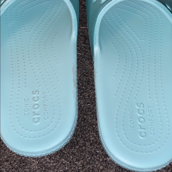 Baby light blue crocs slides - Picture 3 of 4